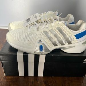 NWT. Adidas adipose barricade 8